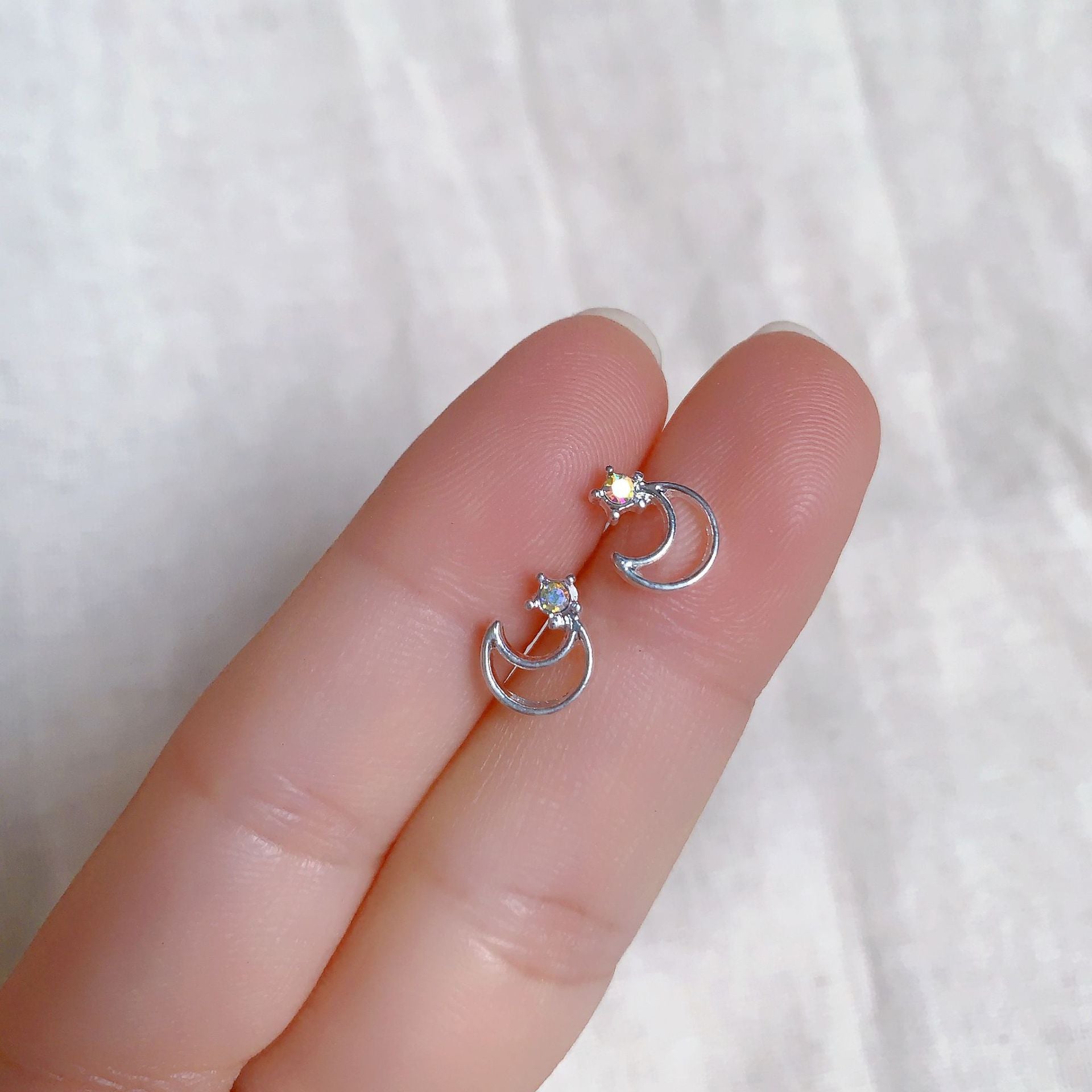 2025 New Style Earrings with a Unique Design, High-End Feel, Versatile for Everyday Wear, Fashionable Earrings Wholesale, Ear Studs for Women, Ear Cartilage Studs