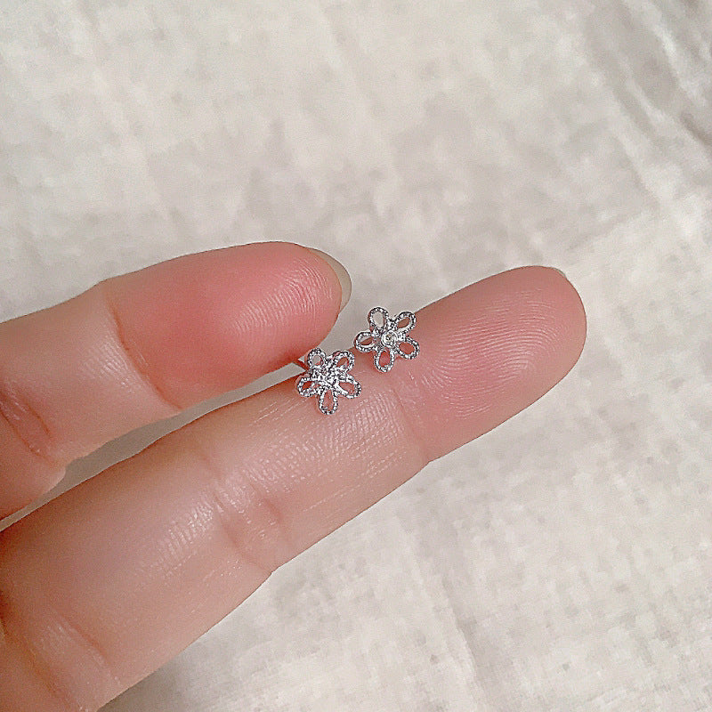 2025 New Style Earrings with a Unique Design, High-End Feel, Versatile for Everyday Wear, Fashionable Earrings Wholesale, Ear Studs for Women, Ear Cartilage Studs