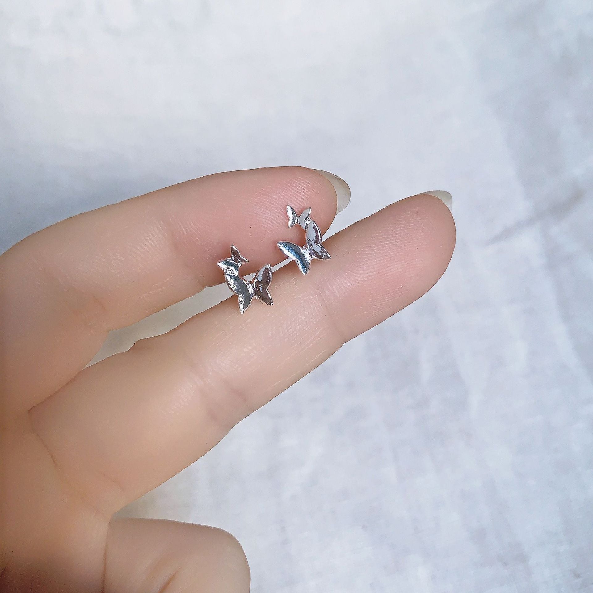 2025 New Style Earrings with a Unique Design, High-End Feel, Versatile for Everyday Wear, Fashionable Earrings Wholesale, Ear Studs for Women, Ear Cartilage Studs