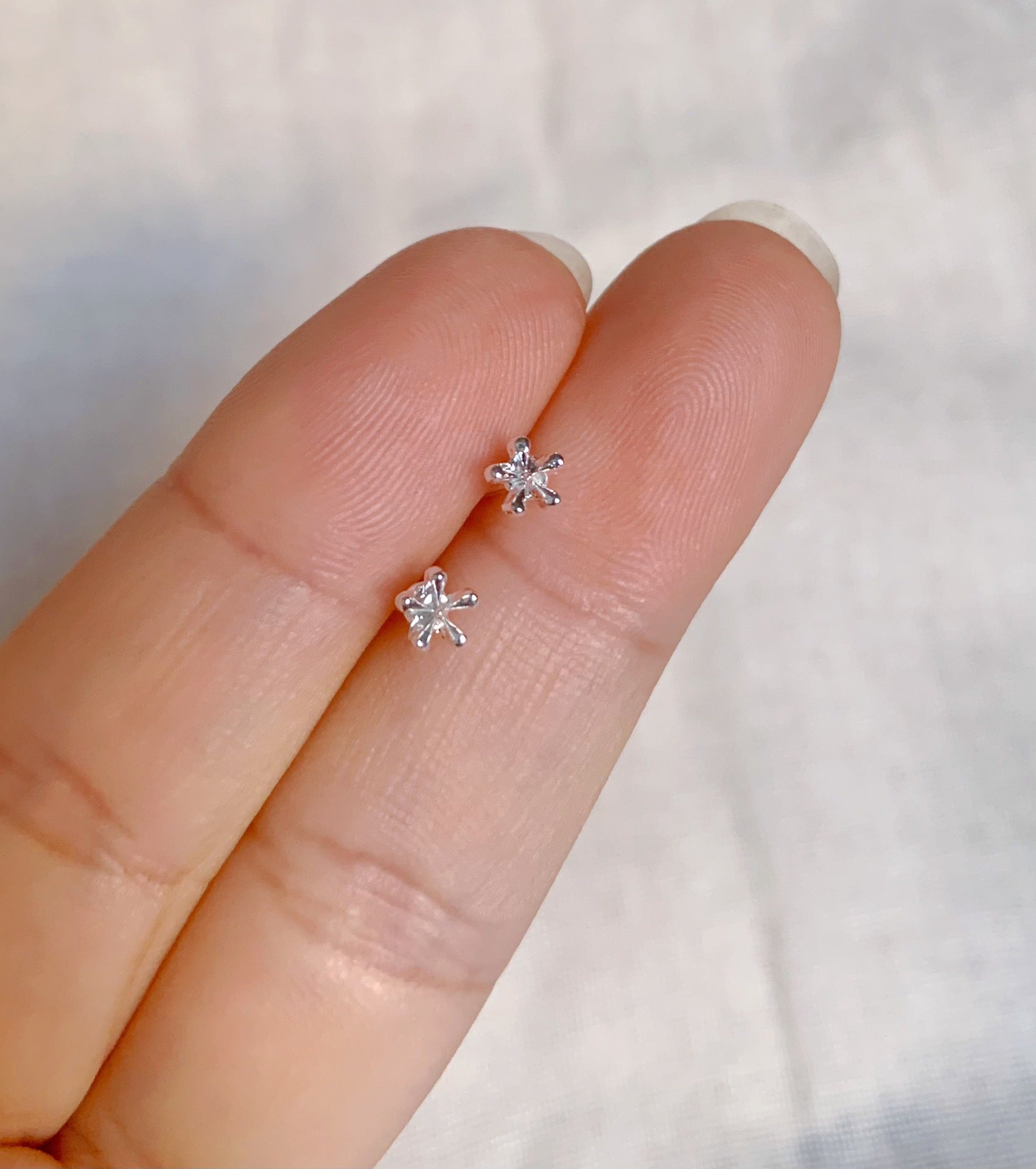 2025 New Style Earrings with a Unique Design, High-End Feel, Versatile for Everyday Wear, Fashionable Earrings Wholesale, Ear Studs for Women, Ear Cartilage Studs