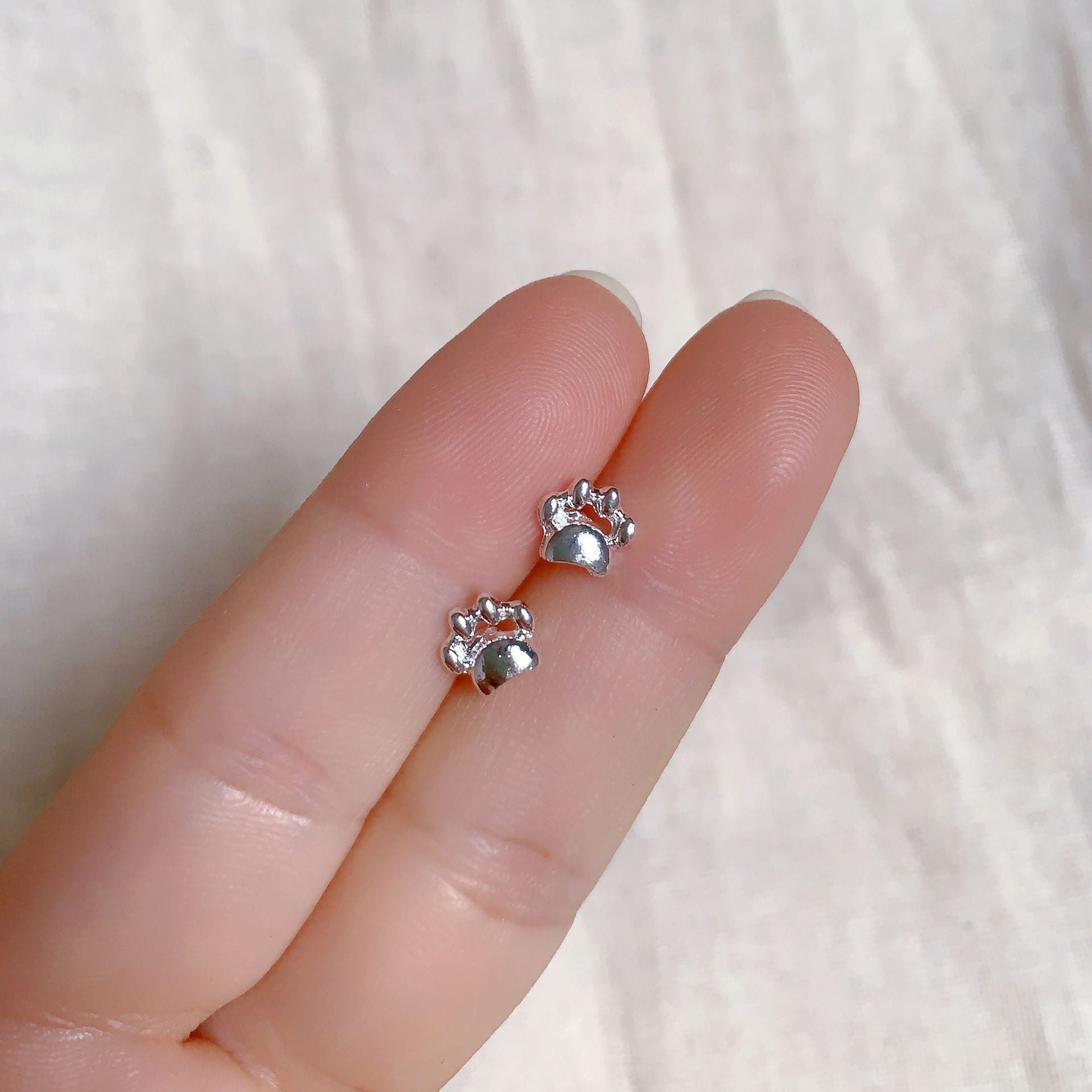 2025 New Style Earrings with a Unique Design, High-End Feel, Versatile for Everyday Wear, Fashionable Earrings Wholesale, Ear Studs for Women, Ear Cartilage Studs