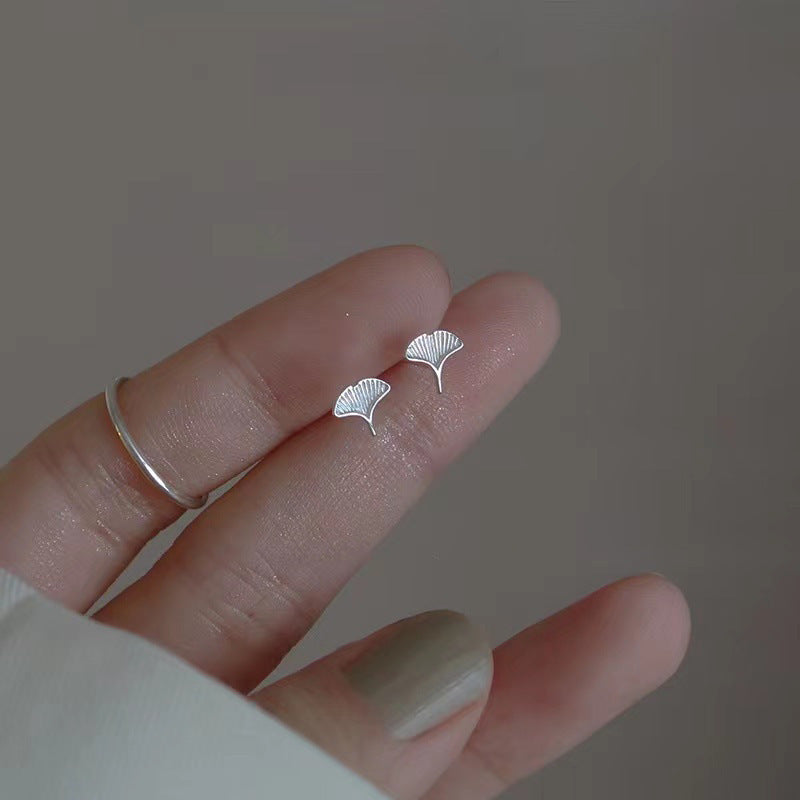 2025 New Style Earrings with a Unique Design, High-End Feel, Versatile for Everyday Wear, Fashionable Earrings Wholesale, Ear Studs for Women, Ear Cartilage Studs