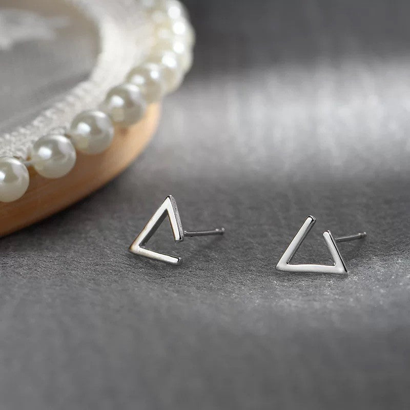 2025 New Style Earrings with a Unique Design, High-End Feel, Versatile for Everyday Wear, Fashionable Earrings Wholesale, Ear Studs for Women, Ear Cartilage Studs