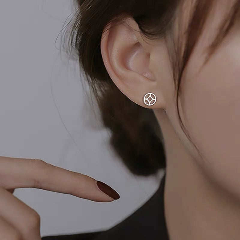 2025 New Style Earrings with a Unique Design, High-End Feel, Versatile for Everyday Wear, Fashionable Earrings Wholesale, Ear Studs for Women, Ear Cartilage Studs