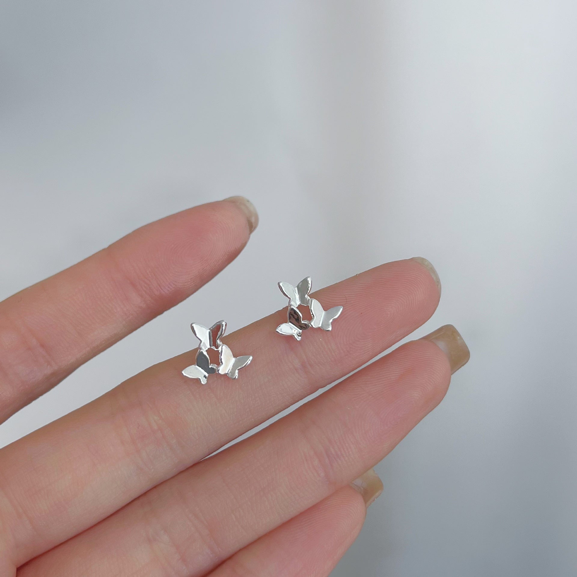 2025 New Style Earrings with a Unique Design, High-End Feel, Versatile for Everyday Wear, Fashionable Earrings Wholesale, Ear Studs for Women, Ear Cartilage Studs