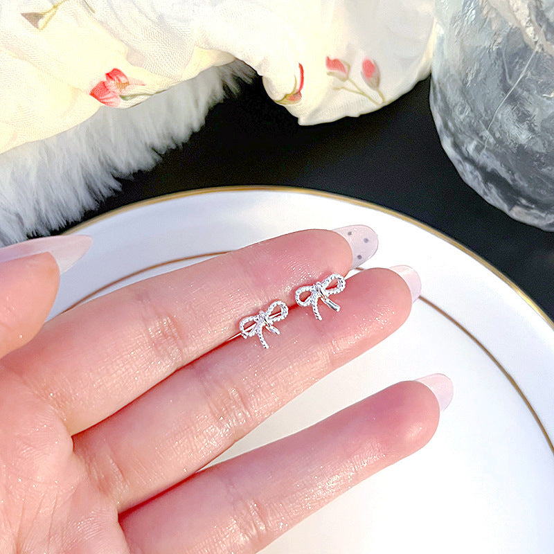 2025 New Style Earrings with a Unique Design, High-End Feel, Versatile for Everyday Wear, Fashionable Earrings Wholesale, Ear Studs for Women, Ear Cartilage Studs