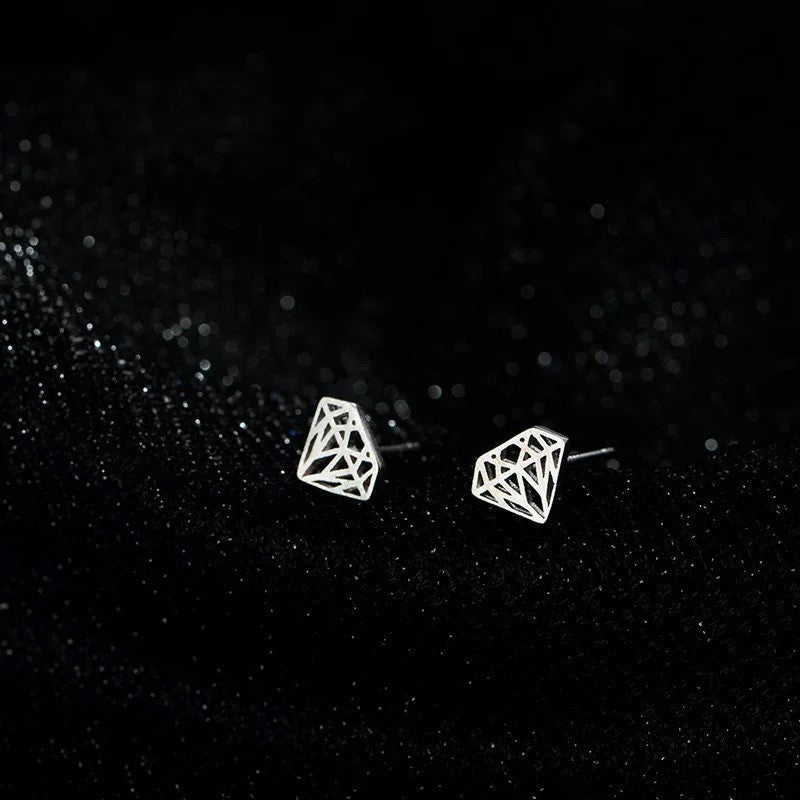 2025 New Style Earrings with a Unique Design, High-End Feel, Versatile for Everyday Wear, Fashionable Earrings Wholesale, Ear Studs for Women, Ear Cartilage Studs