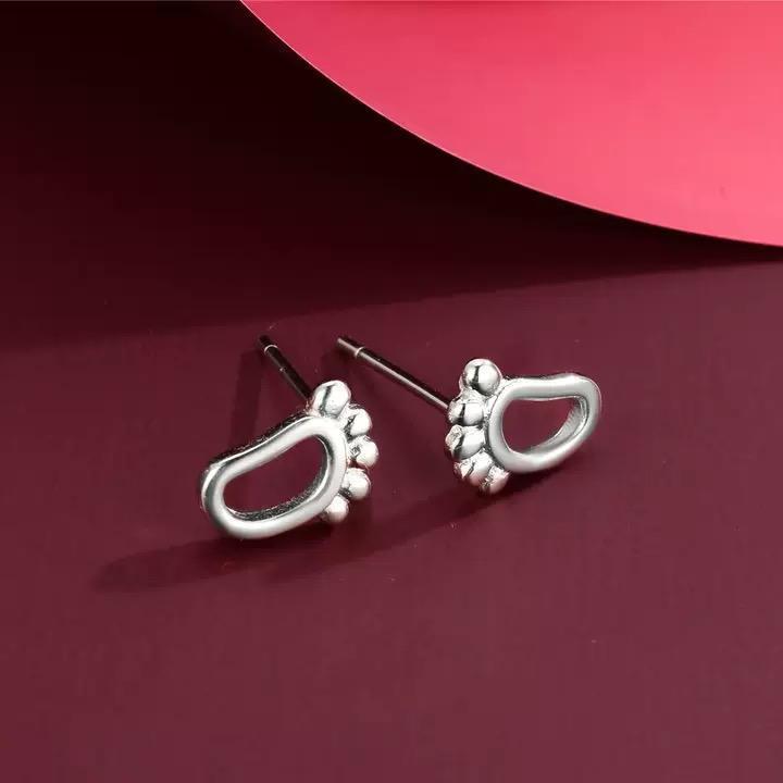 2025 New Style Earrings with a Unique Design, High-End Feel, Versatile for Everyday Wear, Fashionable Earrings Wholesale, Ear Studs for Women, Ear Cartilage Studs