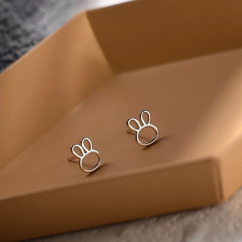 2025 New Style Earrings with a Unique Design, High-End Feel, Versatile for Everyday Wear, Fashionable Earrings Wholesale, Ear Studs for Women, Ear Cartilage Studs