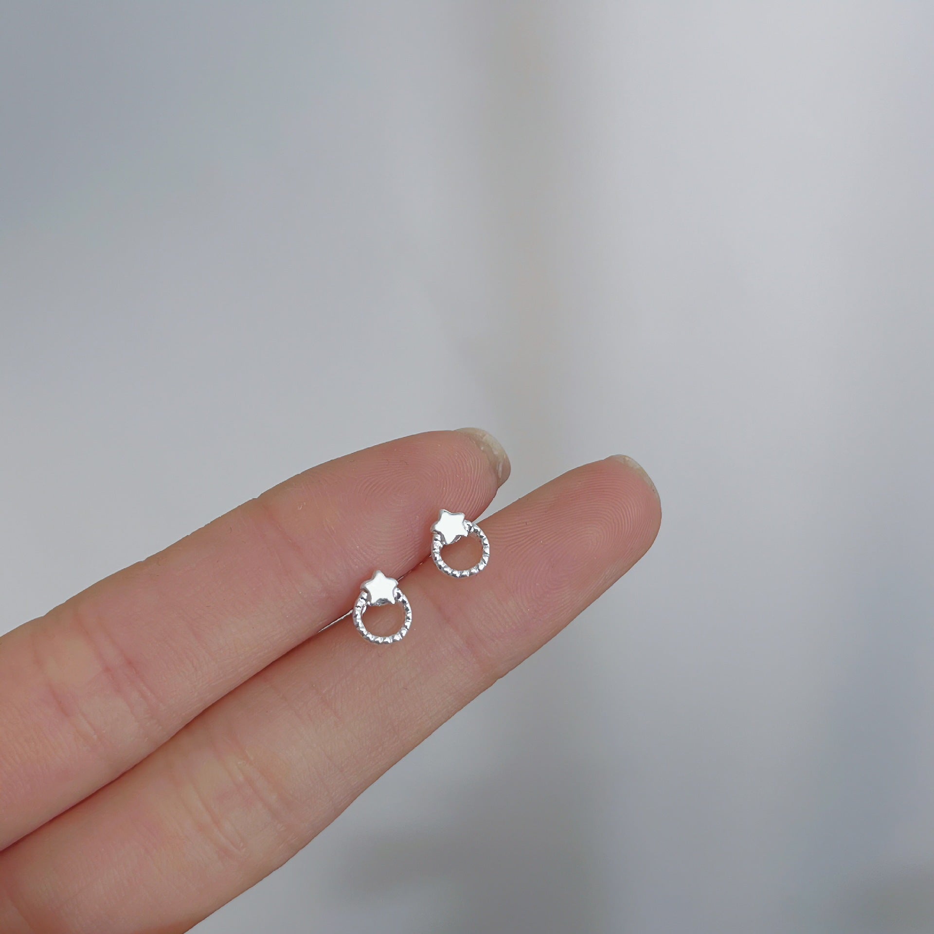 2025 New Style Earrings with a Unique Design, High-End Feel, Versatile for Everyday Wear, Fashionable Earrings Wholesale, Ear Studs for Women, Ear Cartilage Studs