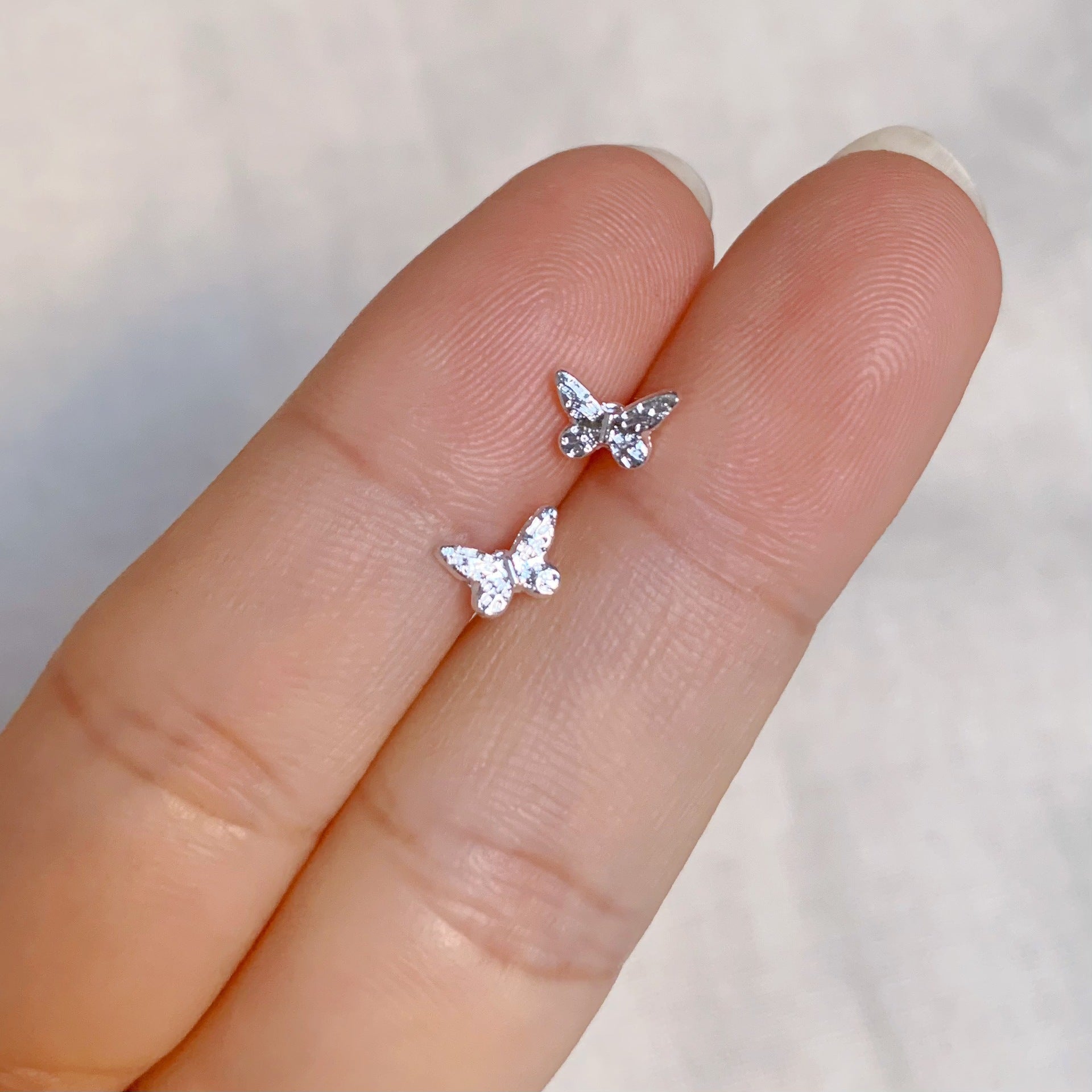 2025 New Style Earrings with a Unique Design, High-End Feel, Versatile for Everyday Wear, Fashionable Earrings Wholesale, Ear Studs for Women, Ear Cartilage Studs