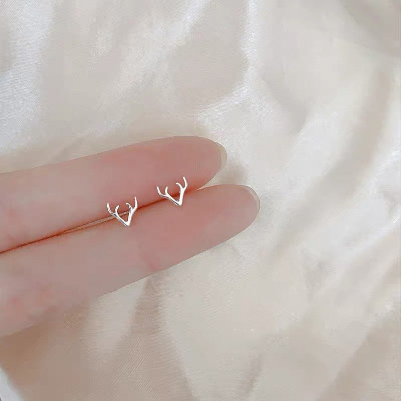 2025 New Style Earrings with a Unique Design, High-End Feel, Versatile for Everyday Wear, Fashionable Earrings Wholesale, Ear Studs for Women, Ear Cartilage Studs
