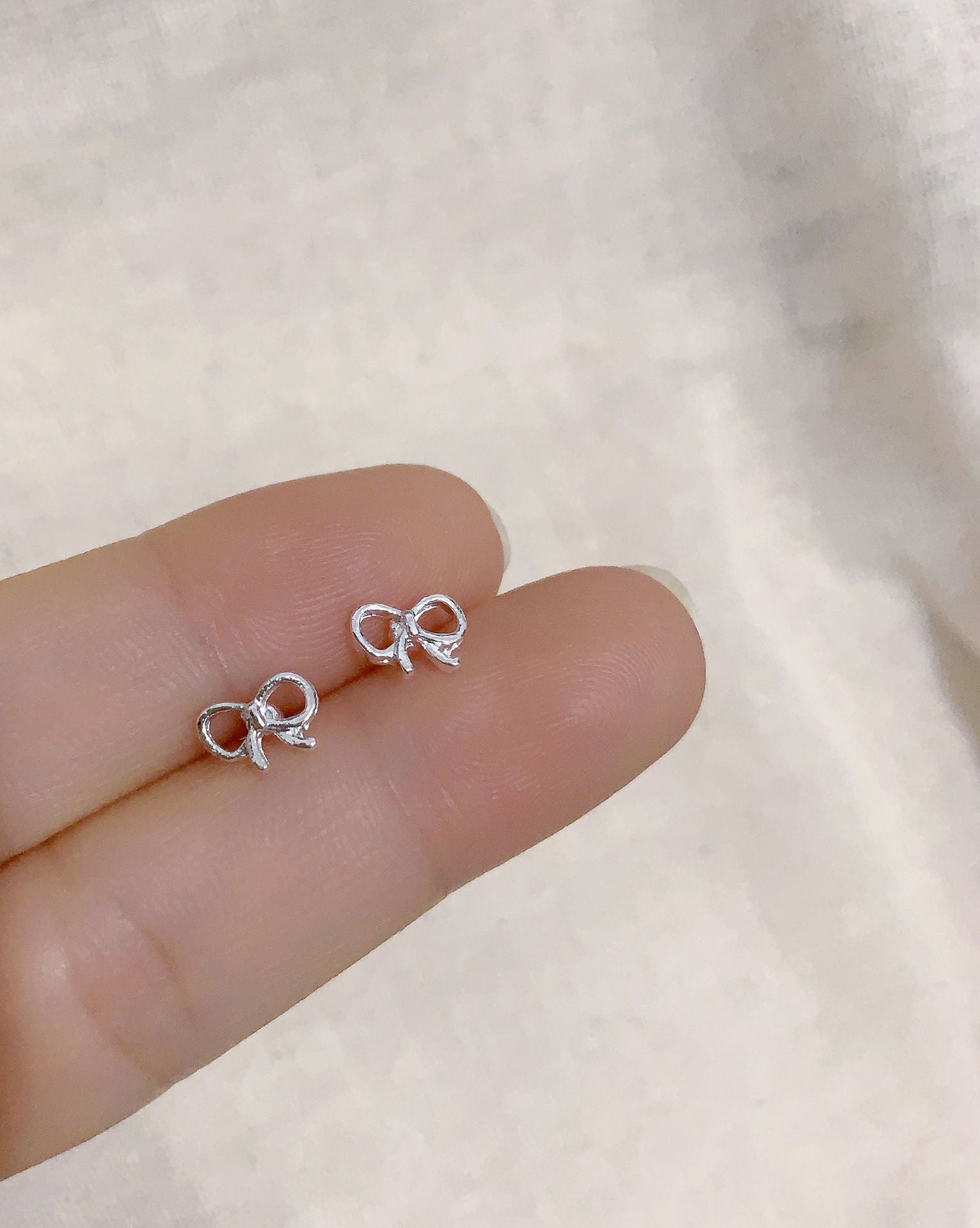 2025 New Style Earrings with a Unique Design, High-End Feel, Versatile for Everyday Wear, Fashionable Earrings Wholesale, Ear Studs for Women, Ear Cartilage Studs