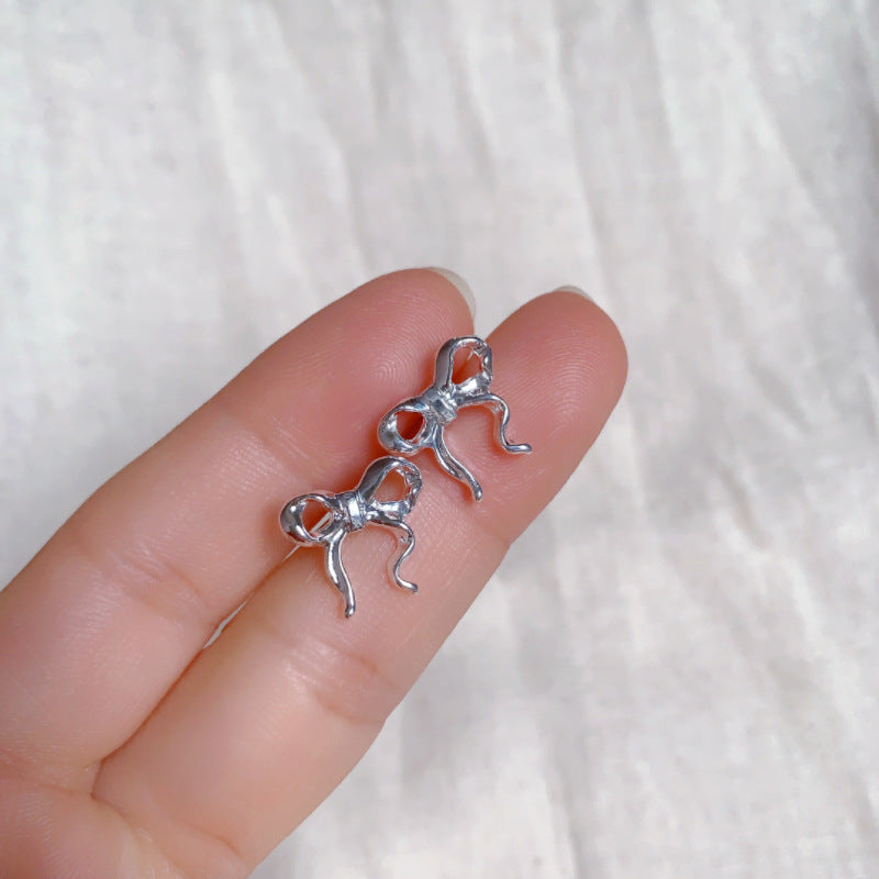 2025 New Style Earrings with a Unique Design, High-End Feel, Versatile for Everyday Wear, Fashionable Earrings Wholesale, Ear Studs for Women, Ear Cartilage Studs