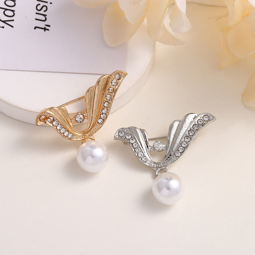 Fashionable Pearl Brooch, Anti-Exposure Accessory, Elegant Korean-Style Corsage, High-End Alloy Rhinestone Pin, Fixed Accessory