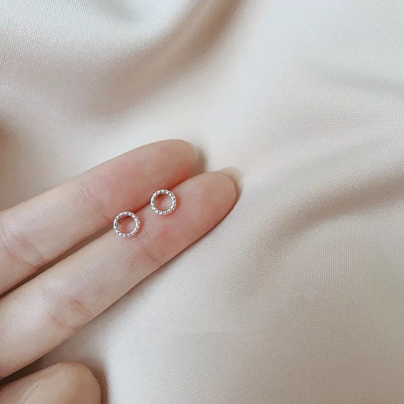 2025 New Style Earrings with a Unique Design, High-End Feel, Versatile for Everyday Wear, Fashionable Earrings Wholesale, Ear Studs for Women, Ear Cartilage Studs