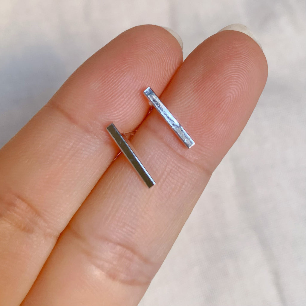 2025 New Style Earrings with a Unique Design, High-End Feel, Versatile for Everyday Wear, Fashionable Earrings Wholesale, Ear Studs for Women, Ear Cartilage Studs