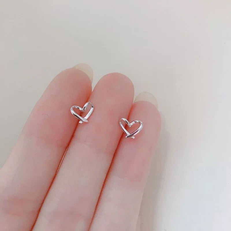 2025 New Style Earrings with a Unique Design, High-End Feel, Versatile for Everyday Wear, Fashionable Earrings Wholesale, Ear Studs for Women, Ear Cartilage Studs