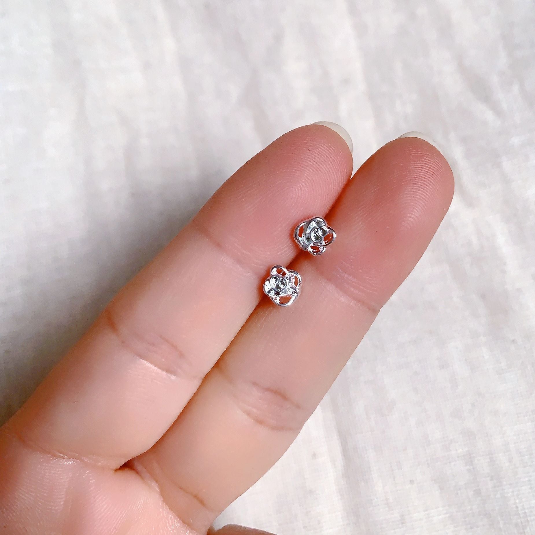 2025 New Style Earrings with a Unique Design, High-End Feel, Versatile for Everyday Wear, Fashionable Earrings Wholesale, Ear Studs for Women, Ear Cartilage Studs